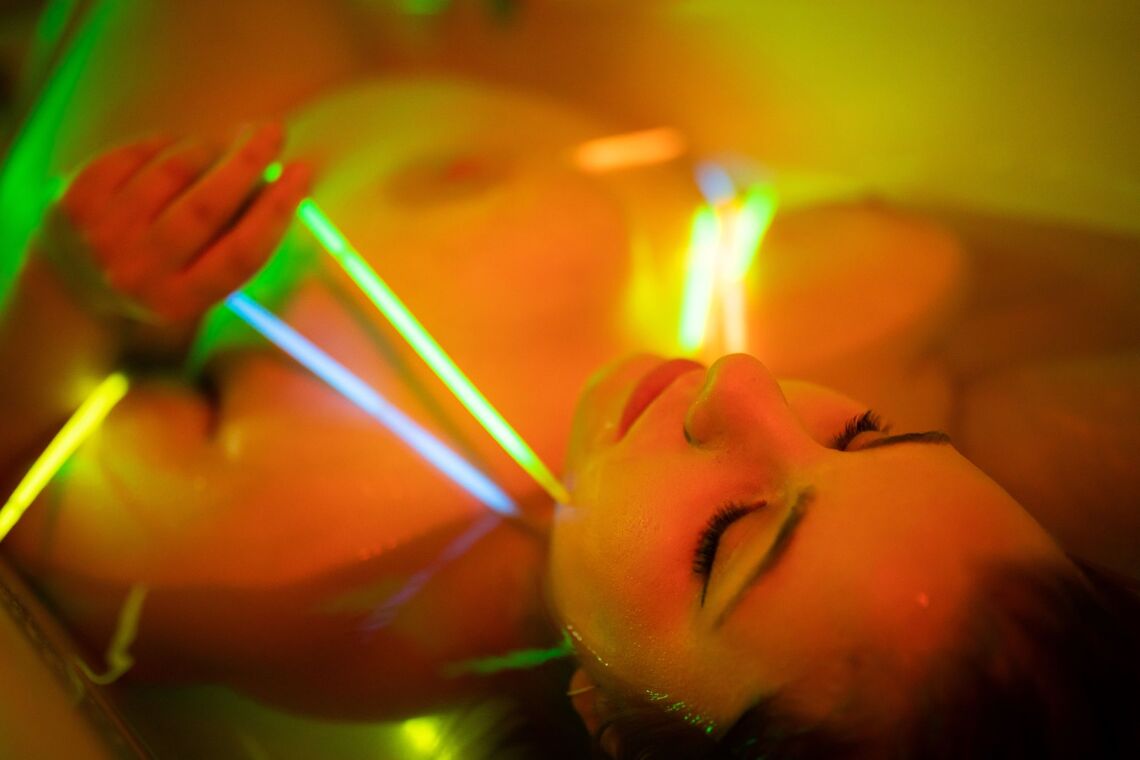 Glowing sticks in the bathtub