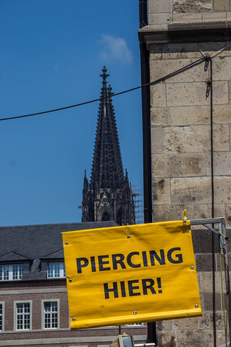 CSD 2013 in KÃ¶ln - Piercing Hier!